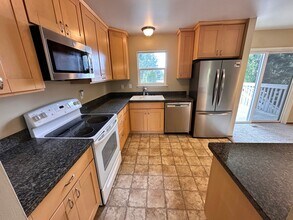 201 15th Pl in Kirkland, WA - Building Photo - Building Photo