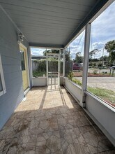 9834 Elaine Rd in Jacksonville, FL - Foto de edificio - Building Photo