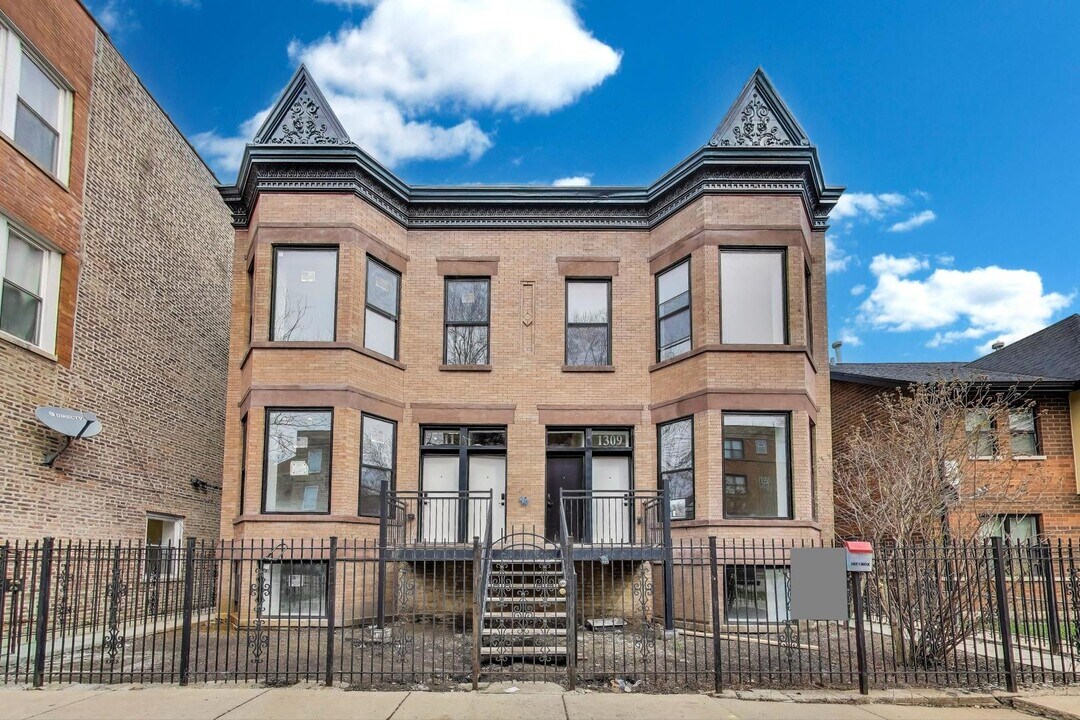 1309 N Rockwell St in Chicago, IL - Building Photo