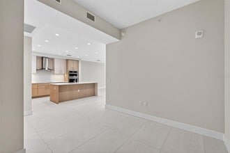 275 1st Ave S in St. Petersburg, FL - Building Photo - Building Photo