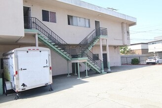 3247 W Century Blvd, Unit 8 in Inglewood, CA - Foto de edificio - Building Photo