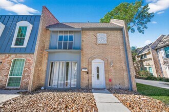 10738 Briar Forest Dr in Houston, TX - Building Photo - Building Photo