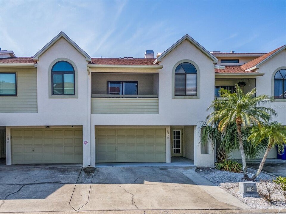 2372 Hanover Dr in Dunedin, FL - Building Photo