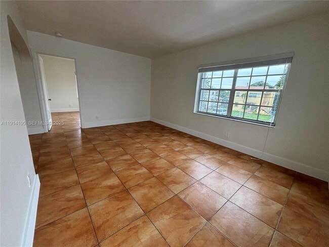 111 SW 31st Ct in Miami, FL - Foto de edificio - Building Photo