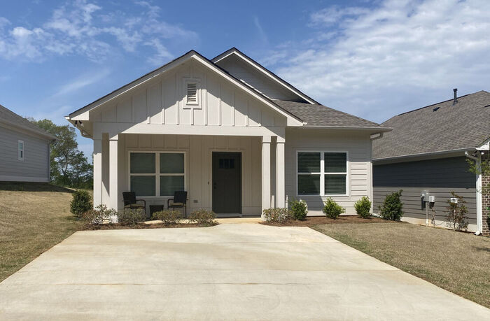 4051 Ashley Dr in Leeds, AL - Building Photo