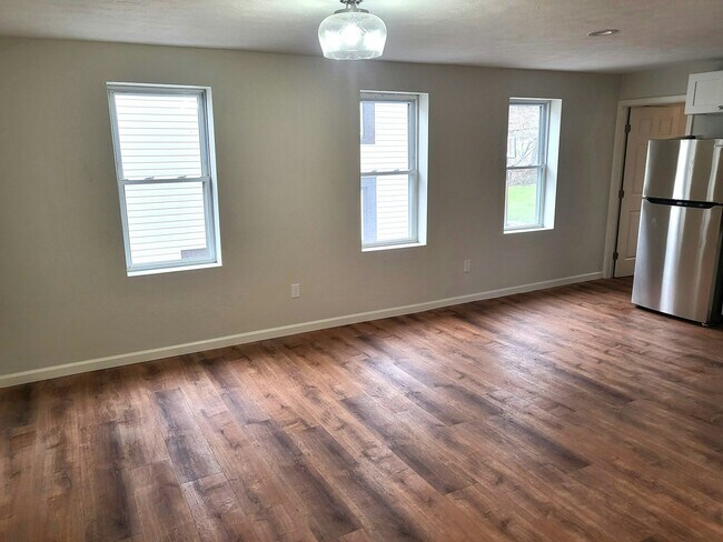 909 Harmony Ave in New Brighton, PA - Building Photo - Building Photo