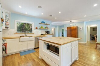 5711 Chesterfield Ave in Austin, TX - Building Photo - Building Photo