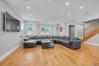 57 Red Ground Rd in Roslyn Heights, NY - Building Photo - Building Photo