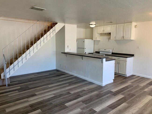 2106 Peppertree Way in Antioch, CA - Building Photo - Building Photo