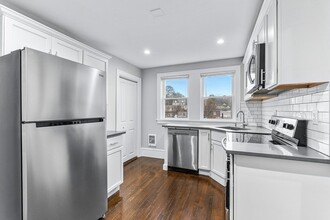 11 Town Hill St in Quincy, MA - Foto de edificio - Building Photo