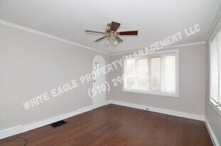 57 1st St in Dupont, PA - Building Photo