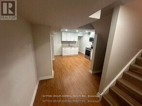 185 Red Maple Rd in Richmond Hill, ON - Building Photo - Building Photo