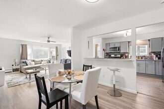 393 Manila Ave in Jersey City, NJ - Building Photo - Building Photo