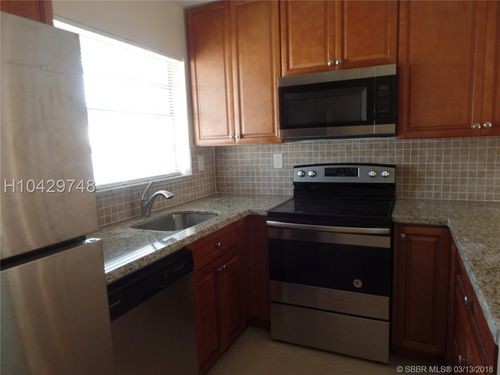 817 NE 214th Ln-Unit -1 in Miami, FL - Foto de edificio