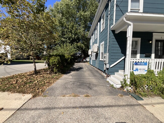 10 Twombly St in Dover, NH - Building Photo - Building Photo
