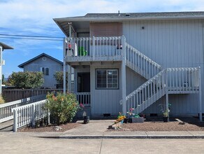 1217 R St in Springfield, OR - Building Photo - Building Photo