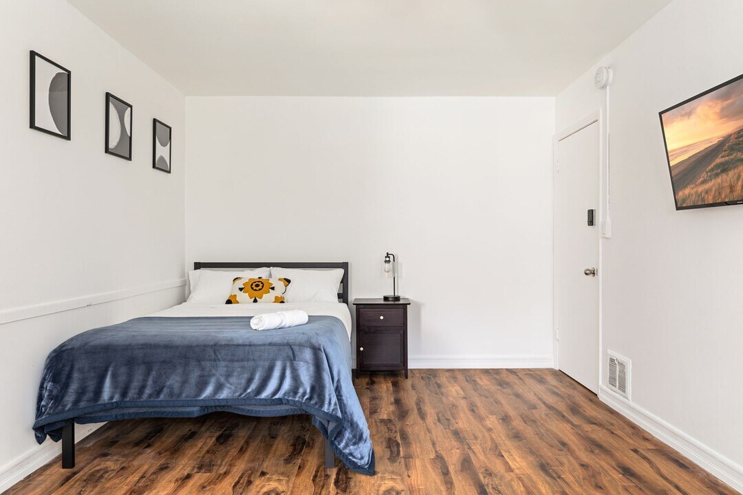 515 Landfair Ave in Los Angeles, CA - Building Photo