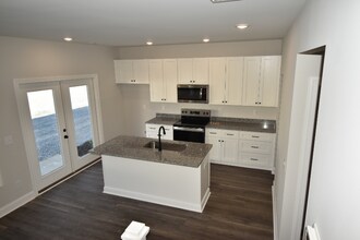 168 W Allen St in Four Oaks, NC - Foto de edificio - Building Photo