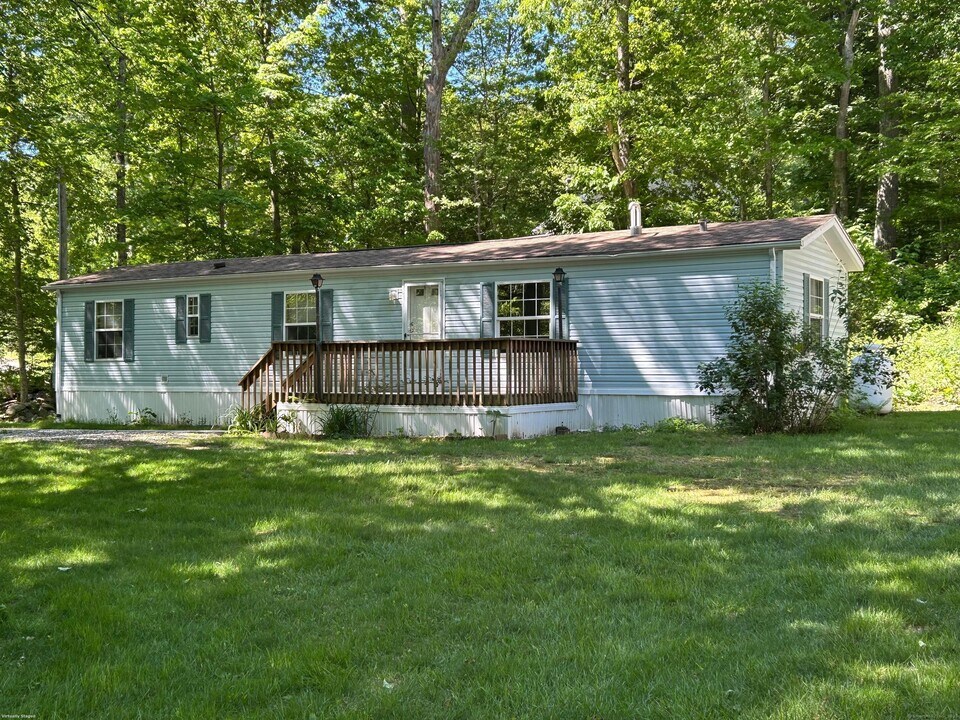 54 Forest Dr in Salem, CT - Building Photo