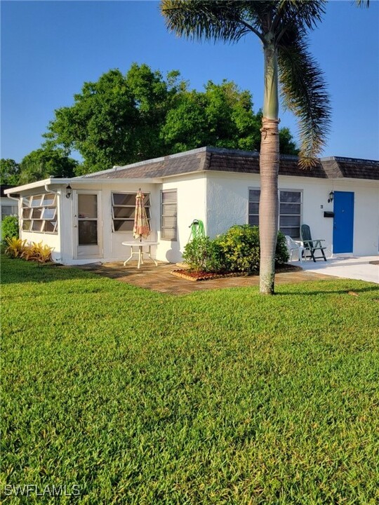 45 Tangerine Ct in Lehigh Acres, FL - Foto de edificio