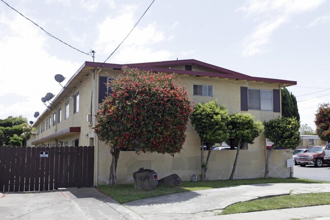 1590 162nd Ave in San Leandro, CA - Building Photo - Building Photo