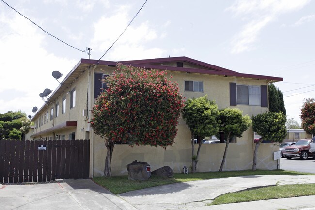 1590 162nd Ave in San Leandro, CA - Building Photo - Building Photo