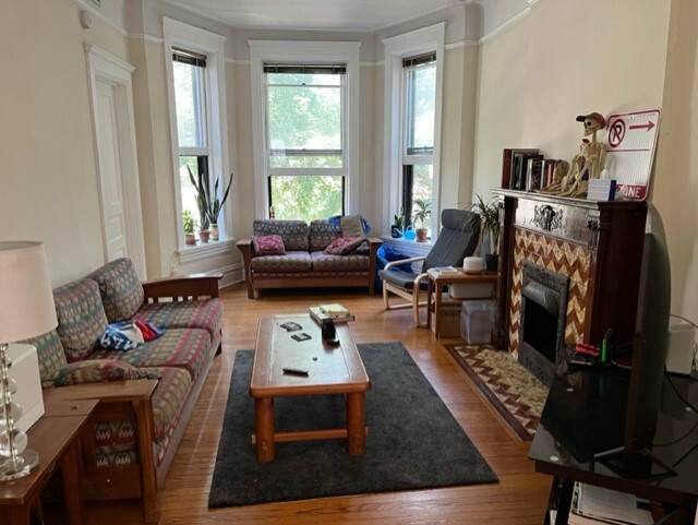 909 W Newport Ave, Unit 3 in Chicago, IL - Building Photo