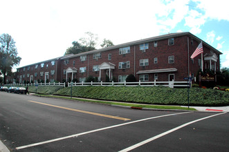 Oak Terrace in Hackensack, NJ - Foto de edificio - Building Photo