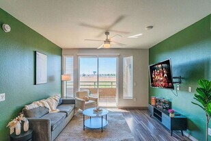 9600 W Georgia Ave in Glendale, AZ - Building Photo