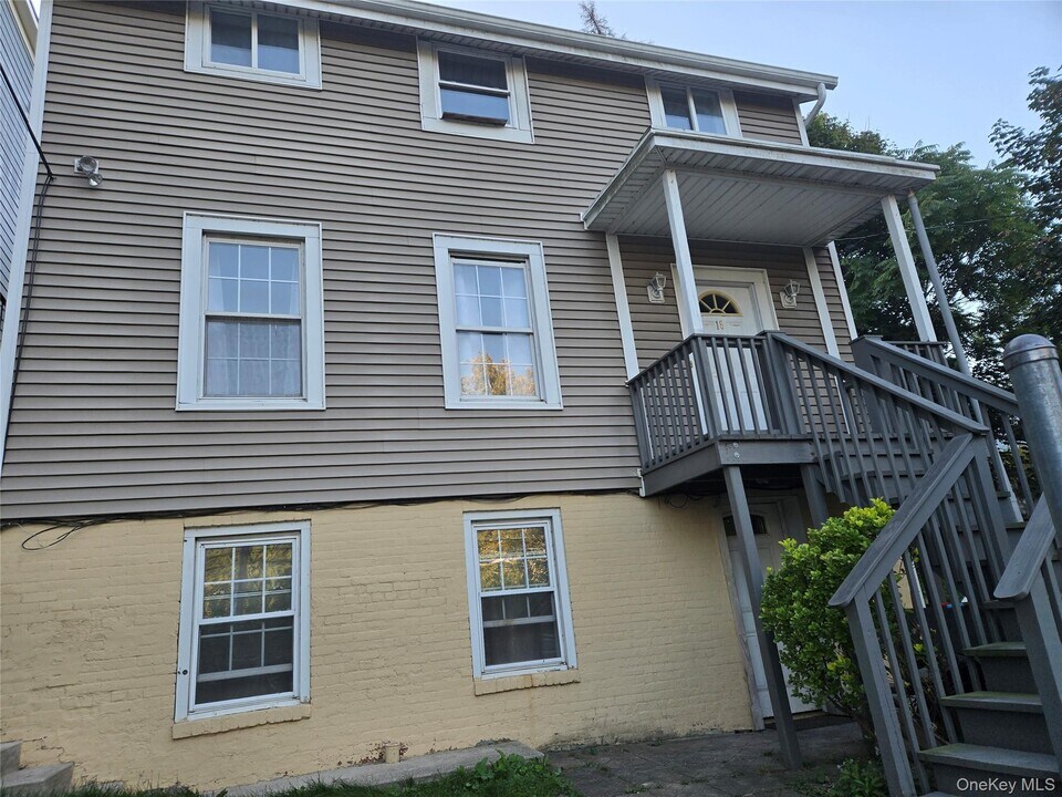 18 Market St in Wappingers Falls, NY - Building Photo
