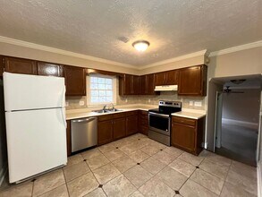 1233 Wilderness Dr in Spring Lake, NC - Building Photo - Building Photo