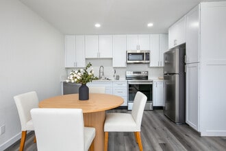 Premier of West Lancaster in Lancaster, CA - Foto de edificio - Building Photo