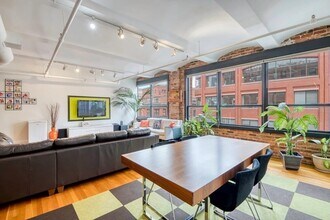 121 Beach St in Boston, MA - Building Photo - Building Photo