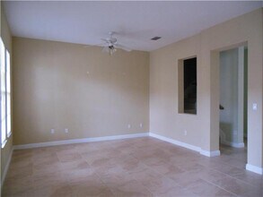 8308 NW 9th Ave in Boca Raton, FL - Foto de edificio - Building Photo