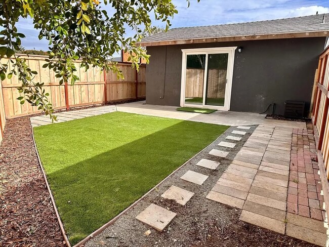 property at 2203A Alta Vista Dr