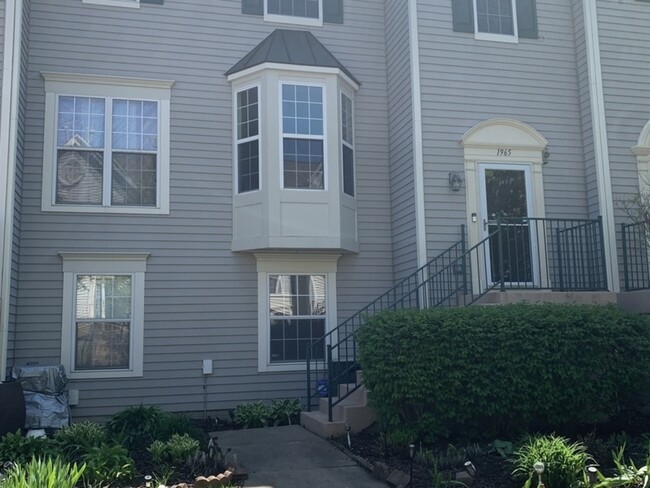 property at 1965 Grandview Pl