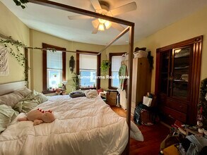 67 Roseclair St, Unit 1 in Boston, MA - Foto de edificio - Building Photo