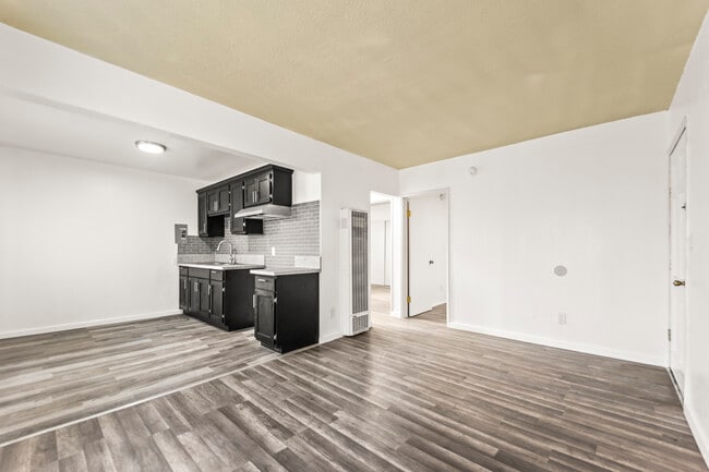 8027 S Broadway in Los Angeles, CA - Building Photo - Building Photo