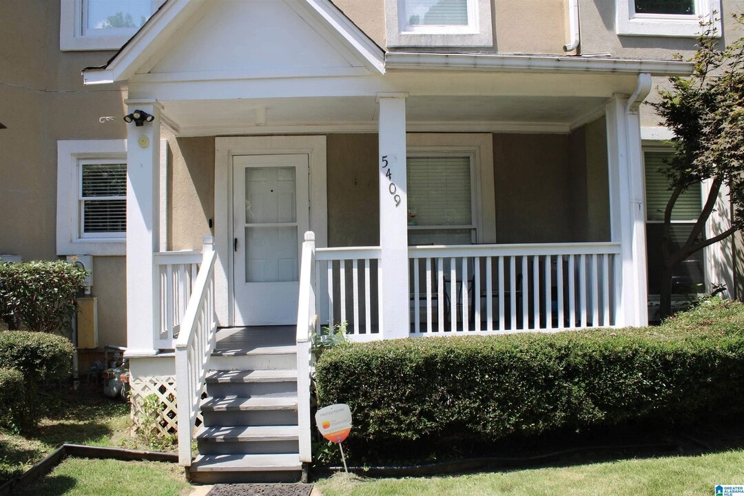 5409 Whisper Wood Cir in Hoover, AL - Building Photo