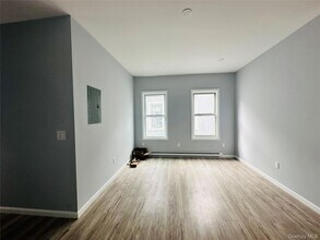 8 Morgan Ave, Unit 3 in Poughkeepsie, NY - Building Photo - Building Photo