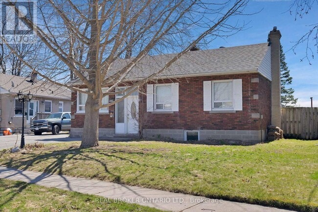 87 Wellington Ave W in Oshawa, ON - Building Photo - Building Photo