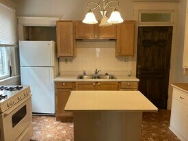 1509 W Main St in Peoria, IL - Building Photo