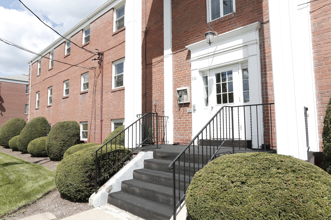 Perry Manor Apartments in Pittsburgh, PA - Building Photo