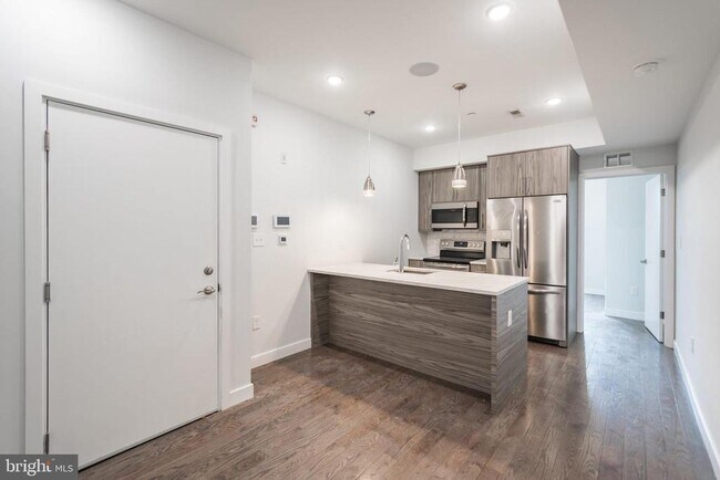 property at 627 W Oxford St