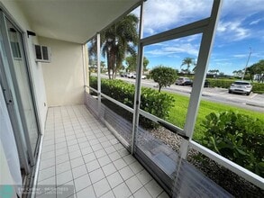 300 Dorset E in Boca Raton, FL - Foto de edificio - Building Photo