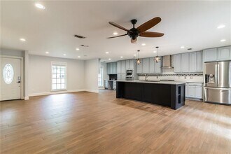 11911 Brookwood Rd in Austin, TX - Building Photo - Building Photo
