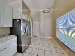5626 War Admiral Dr in Zephyrhills, FL - Foto de edificio - Building Photo