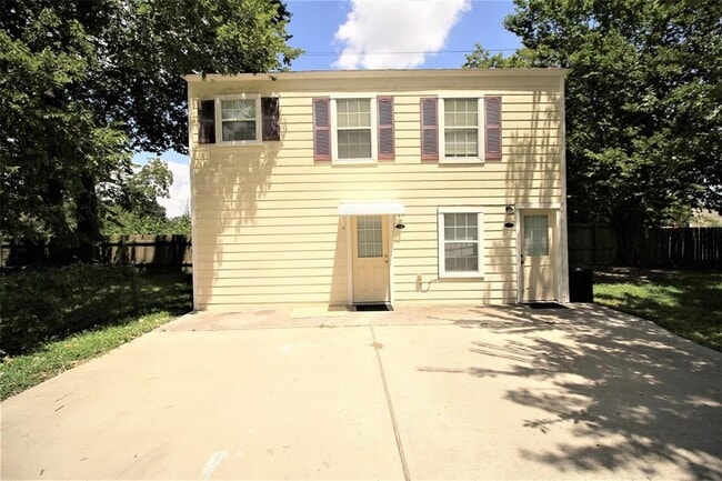 property at 422 W Burleson St