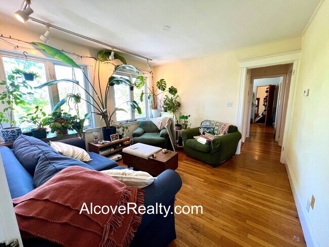 21 Sartwell Ave, Unit 3 in Somerville, MA - Building Photo - Building Photo