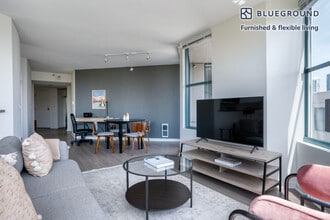 2 Townsend St in San Francisco, CA - Building Photo - Building Photo